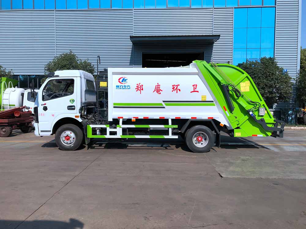 东风多利卡8方压缩式垃圾车